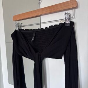 Off the Shoulder Longsleeve Tie Front Crop Top in Black